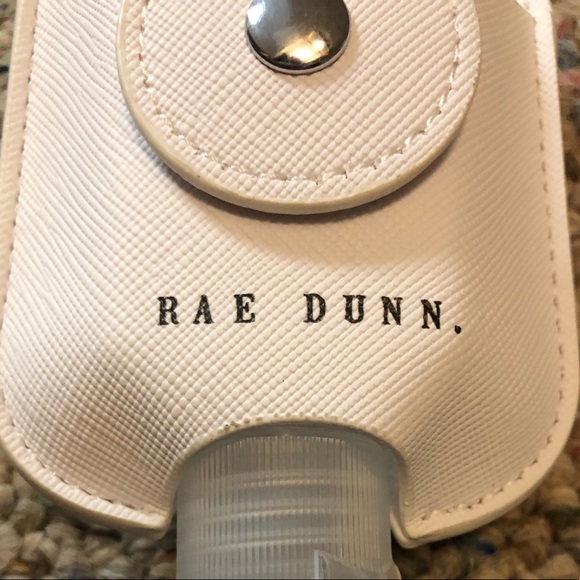 🆕 Rae Dunn MERRY CHRISTMAS Hand Sanitizer Travel Set - Picture 8 of 8